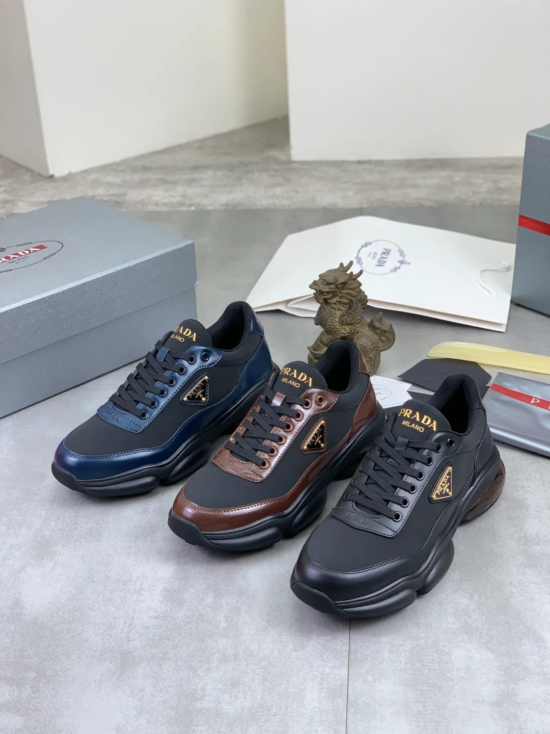 Men's men's shoes 💰P640 💰【New model】Top quality, new popular model on the official website, it will not go out of style for a hundred years, 🆘 The trendy brand (Prada) mainly promotes popular models, avant-garde and versatile fashionable men's shoes, private version molding, cowhide surface splicing 1:1 oil edge processing... fashionable and simple, original imported cowhide interior cowhide feet; the atmosphere and personality are more fashionable, eye-catching and pursuing class. It will subvert old ideas and be a must-have for fashionistas who want to spend time with you! Must keep it! High-end comfort, high-end quality workmanship. Size: 38-45 Various colors available. full package